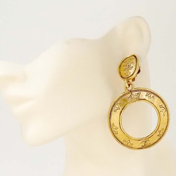 CHANEL CC Logos Oval Coin Huge Hoop Dangle Earrings Gold Tone 26 Auth - Picture 1 of 5